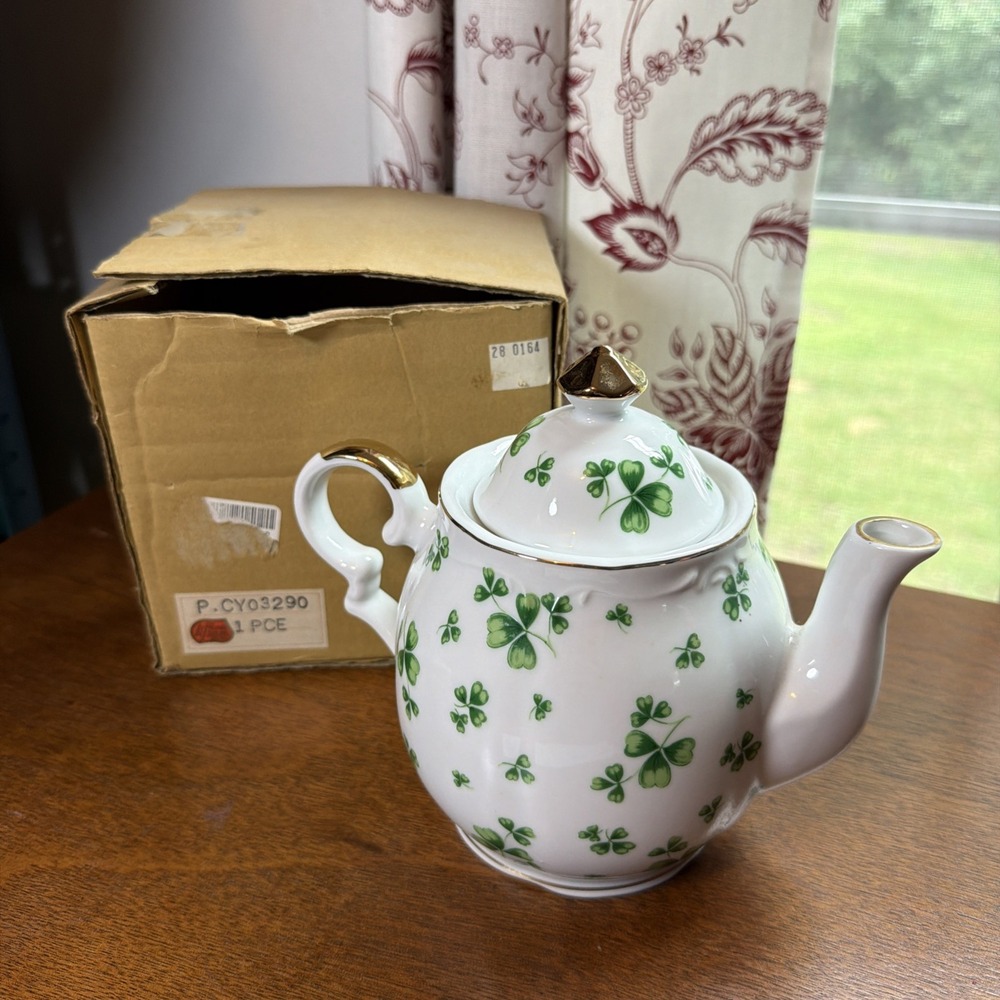 Vintage Lefton Porcelain Shamrock Musical Teapot Irish Lullaby NOS